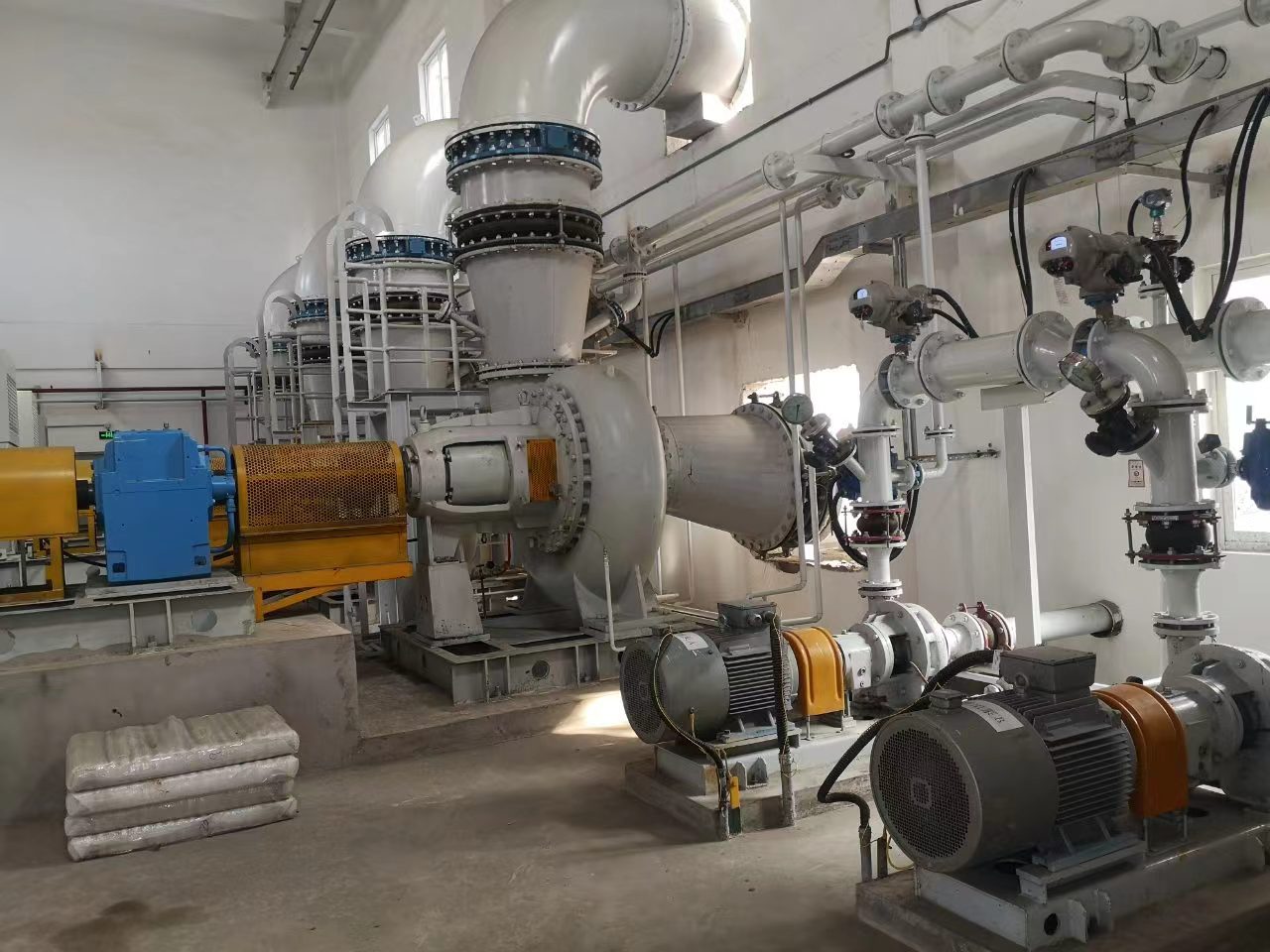 濟甯華(huá)源電熱廠安(ān)裝脫硫泵